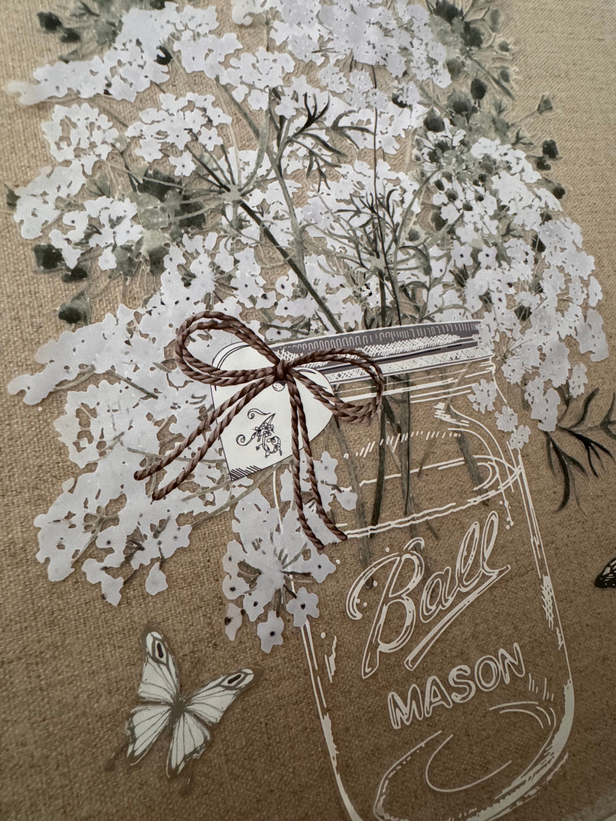 Cadre en lin avec transfert floral bocal Mason – détail nœud et papillons