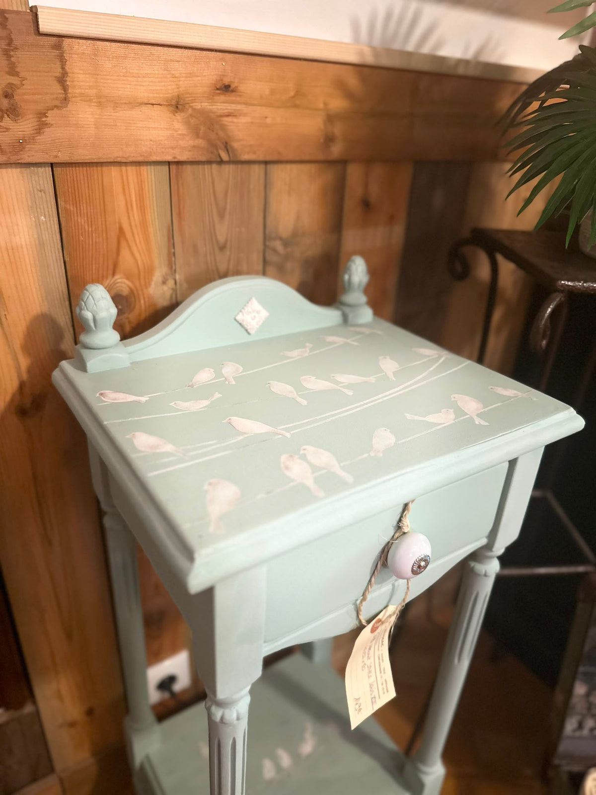 Table d'appoint style Louis XVI - vue du dessus avec transferts d'oiseaux