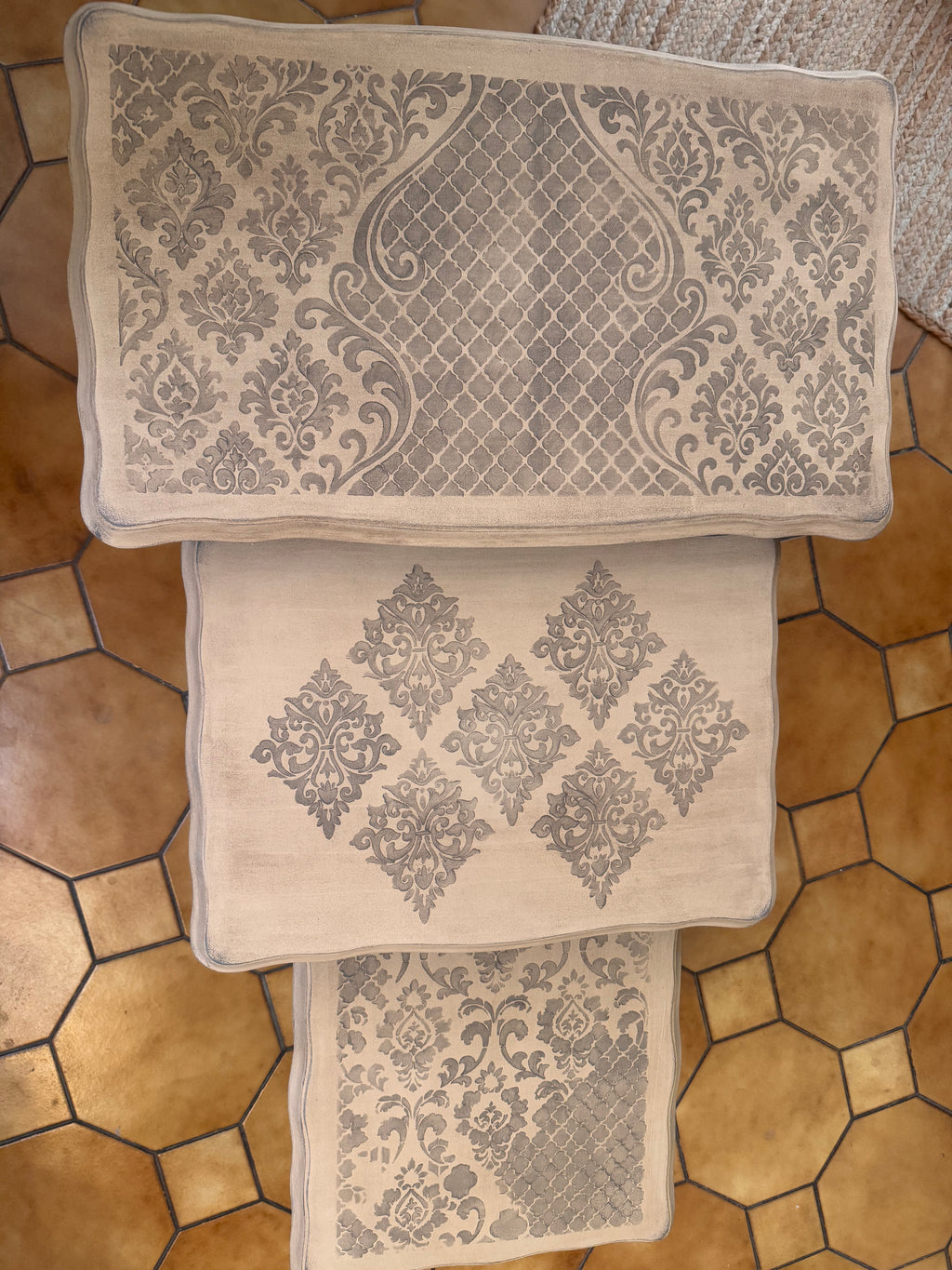 Table gigogne intemporelle - Soft Cream & Anthracite Bronze