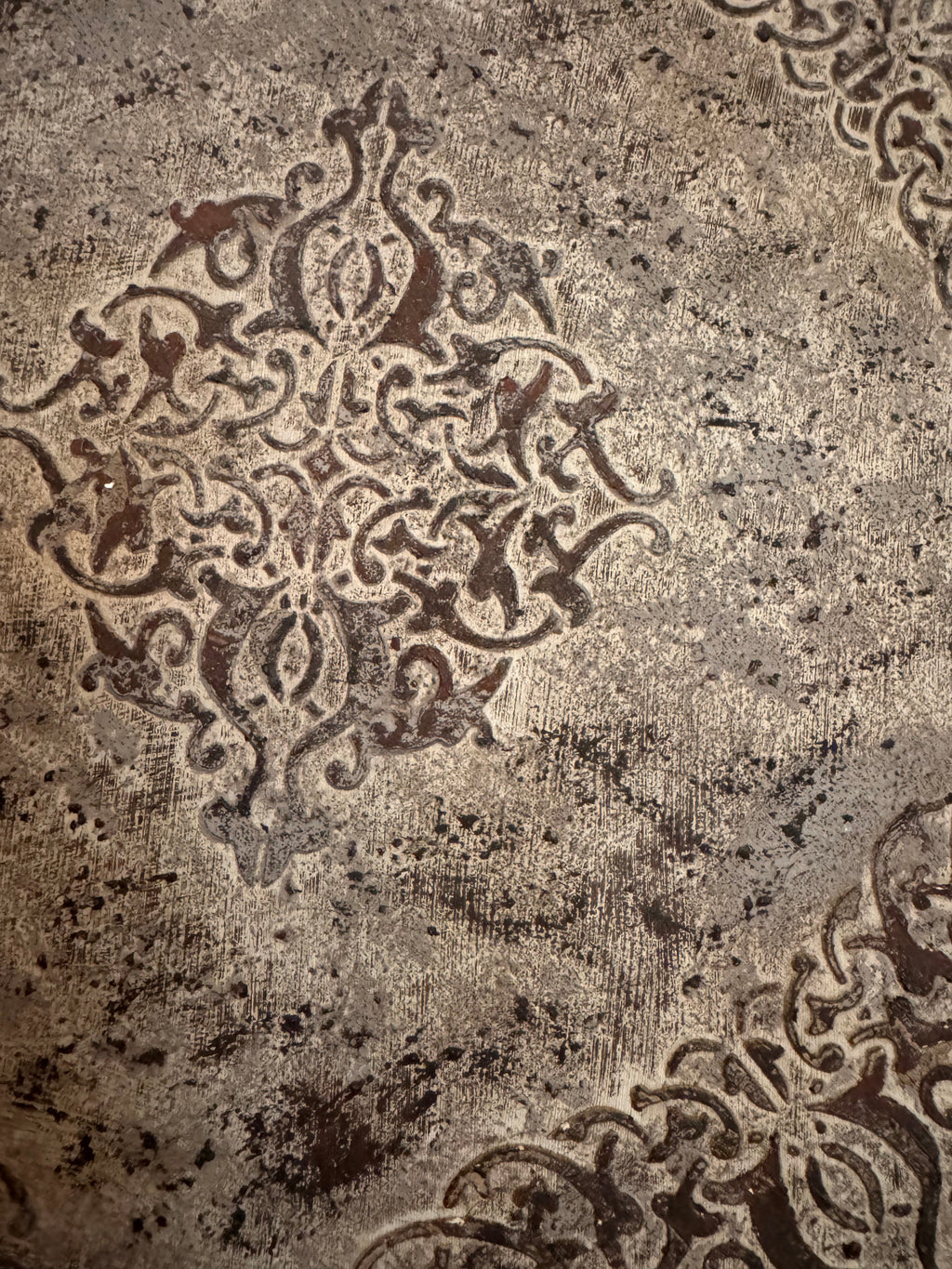 Toile enduite lin 30x30 - Arabesque dorée détail motif